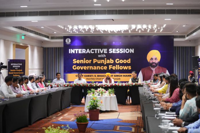 act-as-a-bridge-for-percolating-the-benefits-of-several-flagship-schemes-of-the-state-government-cm-to-governance-fellows मुख्यमंत्री ने गवर्नेंस फ़ेलोज़ को राज्य सरकार की प्रमुख योजनाओं के लाभ जनता तक पहुँचाने के लिए सेतु बनने का आह्वान किया