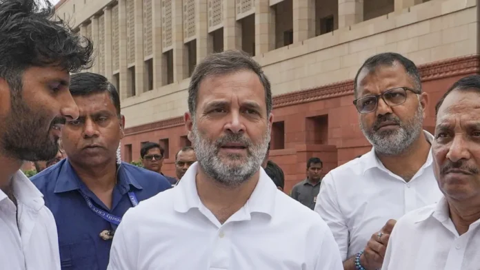 election-commission-response-to-rahul-gandhi-allegations-said-getting-threats-every-day-but-will-continue-to-work-impartially राहुल गांधी के आरोप पर चुनाव आयोग का जवाब, कहा- 'रोज मिल रहीं धमकियां, पर निष्पक्ष तरीके से काम करते रहेंगे'
