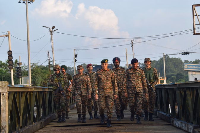 in-12-hours-100-soldiers-and-shouts-of-victory-a-110-foot-temporary-bridge-was-built-on-the-fourth-bridge Jammu Landslide: 12 घंटे...100 जवान, भारत माता के जयघोष के बीच तैयार कर दिया सेना ने 110 फीट लंबा अस्थाई पुल