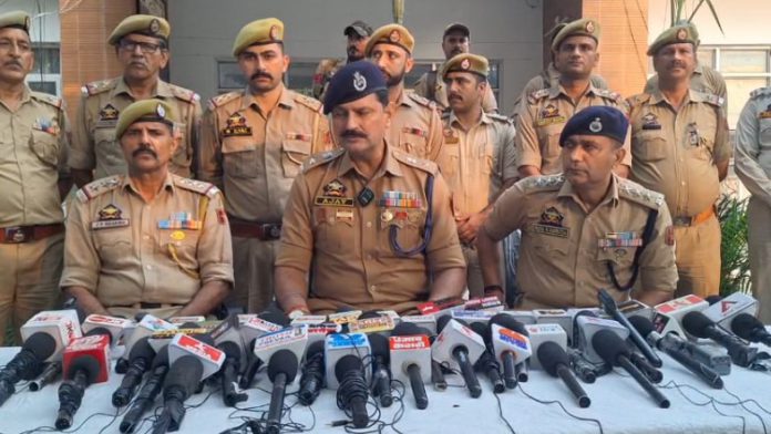 gandhinagar-police-of-jammu-got-a-big-success जम्मू की गांधीनगर पुलिस को मिली बड़ी कामयाबी, आठ चोर गिरफ्तार 25 लख रुपए का चोरी का सोना व सामान बरामद