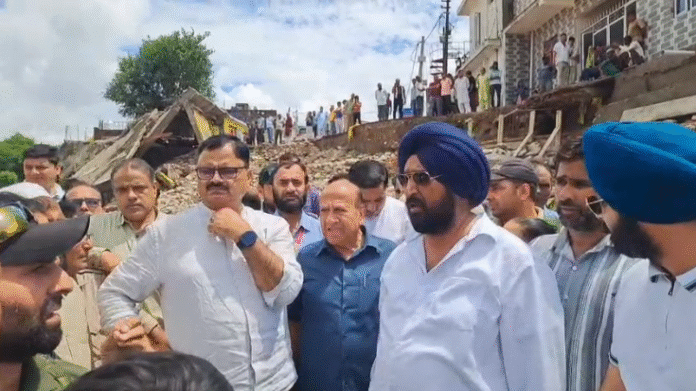 jk-government-minister-javed-rana-visited-the-flood-affected-area-bhagwati-nagar जम्मू कश्मीर सरकार में मंत्री जावेद राणा ने बाढ़ प्रभावित क्षेत्र भगवती नगर का दौरा कर बाढ़ के कारण हुए नुकसान का जायजा लिया